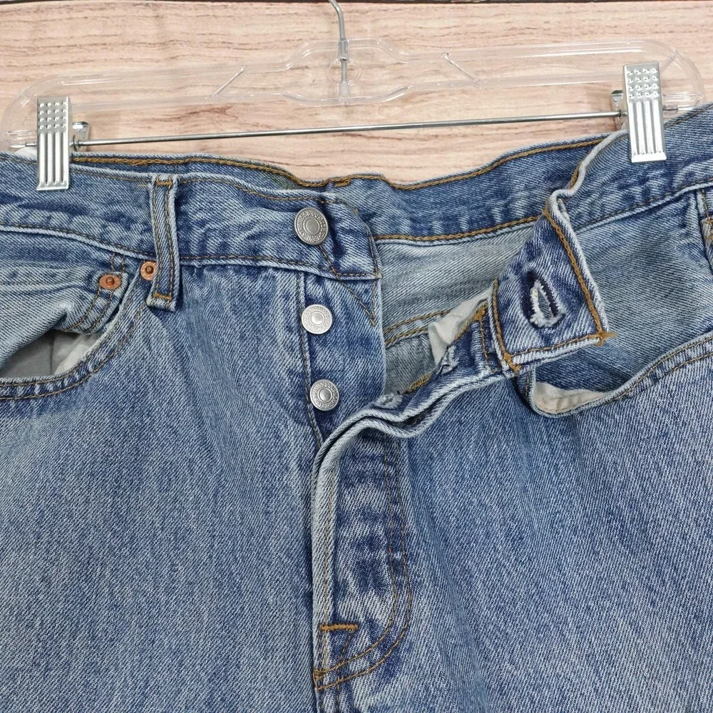 Levis 501 Jeans Mens 32x30 Blue Light Wash Regular Fit Straight Denim Button Fly
